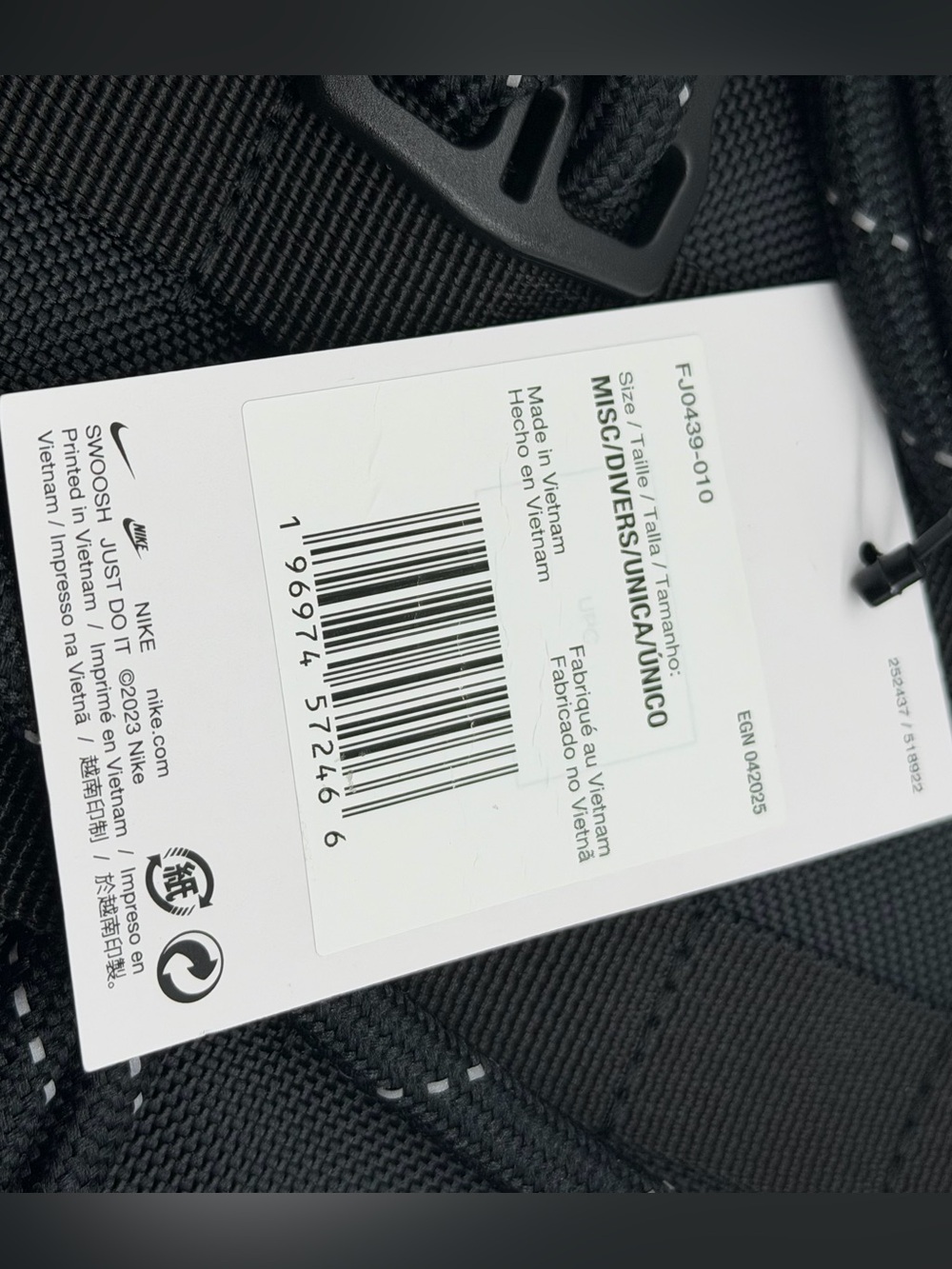 Nike Sportswear RPM Tote (26L) Black White Cord Zipper Bag Travel FJ0439-010 NEW - Picture 3 of 6